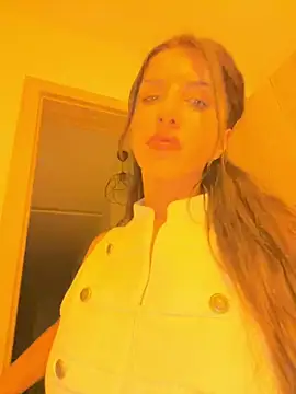 Snapshot of StephieRouse chatting on June 2026 11:10:02 PM StephieRouse online show from June 2026 11:10:02 PM