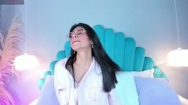 AlassiaHocthner online show from November 2025 11:43:01 AM