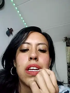 Queen Ashly online show from November 2025 01:47:01 AM