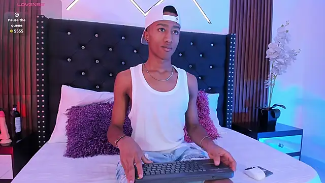 Snapshot of SammyAdams_ chatting on September 2025 10:44:01 PM SammyAdams online show from September 2025 10:44:01 PM