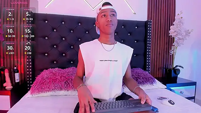 Snapshot of SammyAdams_ chatting on September 2025 08:00:02 PM SammyAdams online show from September 2025 08:00:02 PM
