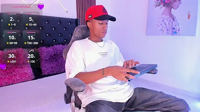 Snapshot of SammyAdams_ chatting on October 2025 08:04:01 PM SammyAdams online show from October 2025 08:04:01 PM