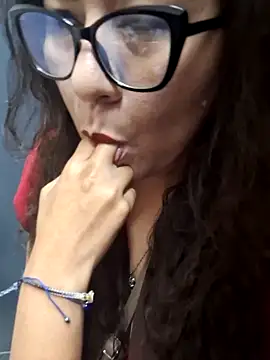 Snapshot of Syndel23 chatting on May 2026 02:28:01 AM Syndel23 online show from May 2026 02:28:01 AM