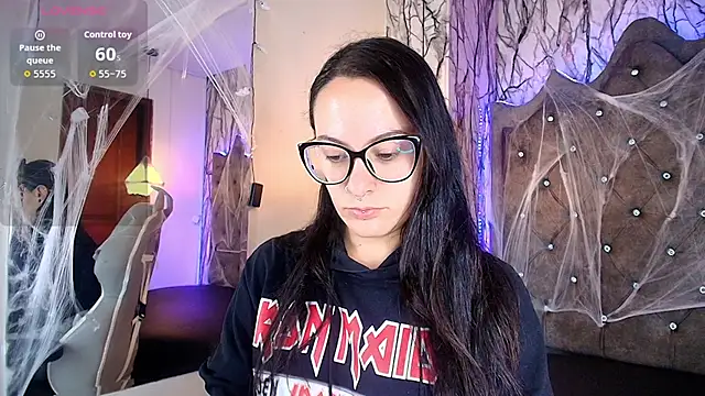 Zami Escobar of online show from October 2025 05:17:01 PM