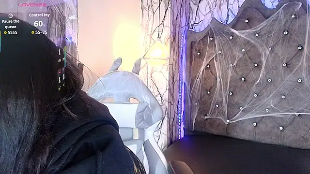 Zami Escobar of online show from November 2025 08:11:01 PM