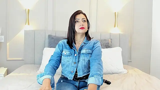 Snapshot of victoria_bourne chatting on October 2025 07:23:02 PM victoria bourne online show from October 2025 07:23:02 PM