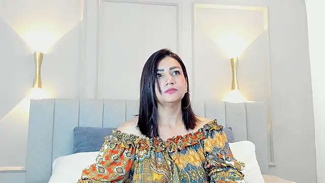 Snapshot of victoria_bourne chatting on October 2025 07:23:01 PM victoria bourne online show from October 2025 07:23:01 PM
