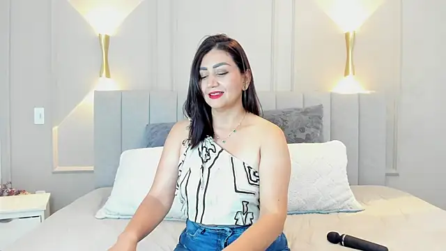 Snapshot of victoria_bourne chatting on October 2025 07:14:01 PM victoria bourne online show from October 2025 07:14:01 PM