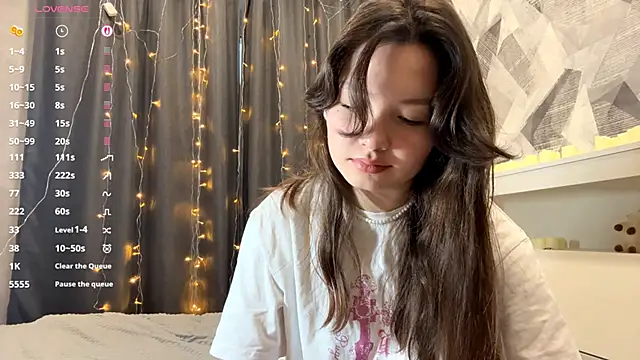 KiraVelvet online show from December 2025 09:47:02 AM