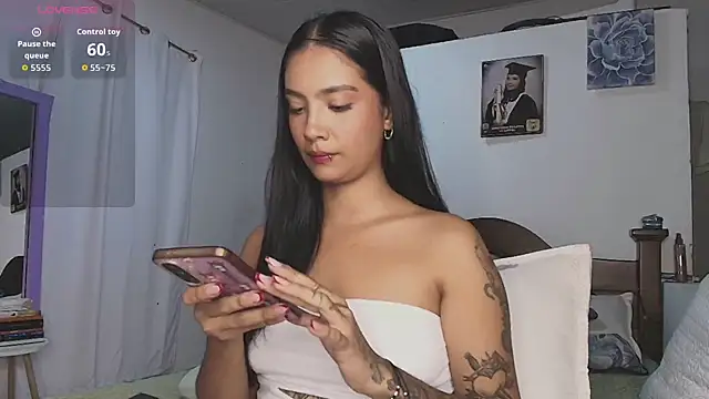 mia yireth online show from December 2025 01:00:01 AM