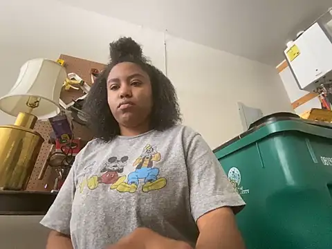 princesslivv online show from April 2026 05:24:01 PM