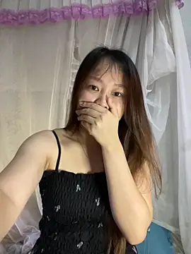 Snapshot of Hinne07 chatting on September 2025 12:13:02 AM Hinne07 online show from September 2025 12:13:02 AM