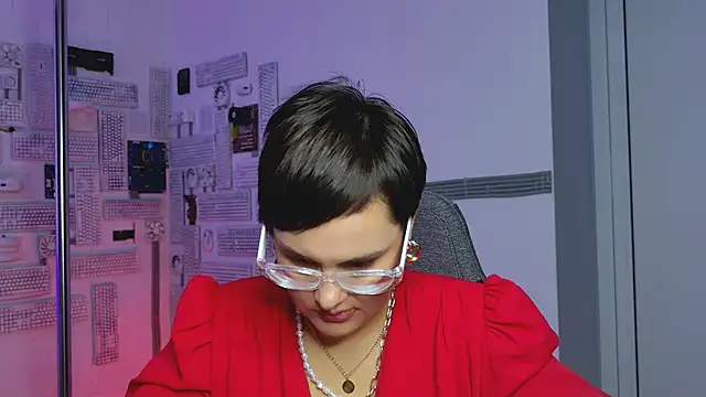 LauraDavidsons online show from September 2025 07:18:02 AM