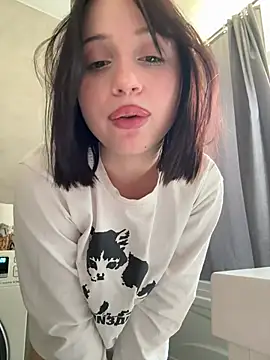 YourLittleDevil online show from June 2026 12:22:01 PM