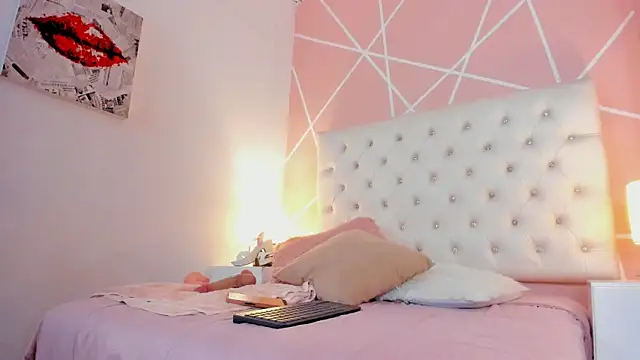 Snapshot of Viictoriia_Lopez chatting on October 2025 12:11:01 PM Viictoriia Lopez online show from October 2025 12:11:01 PM