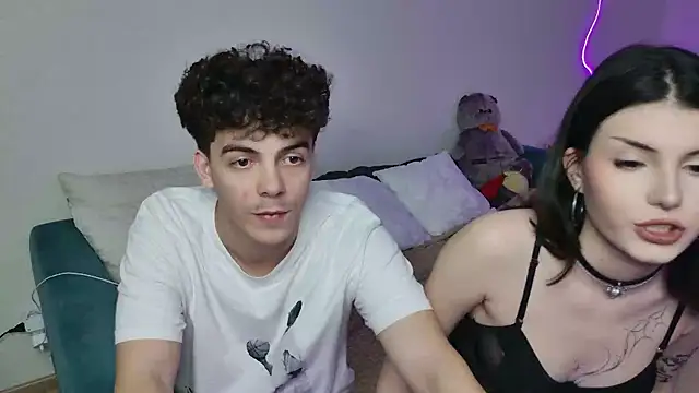 Alice18James online show from October 2025 10:44:02 AM