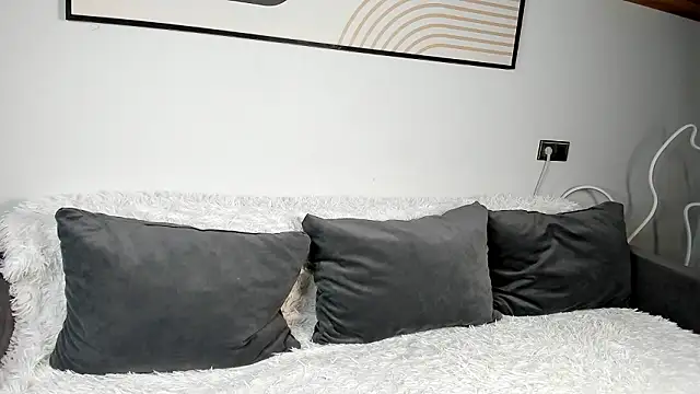 Snapshot of KarlyFees chatting on March 2026 08:09:02 AM KarlyFees online show from March 2026 08:09:02 AM