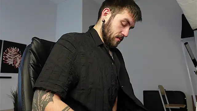 Mike Platano online show from October 2025 01:42:02 PM