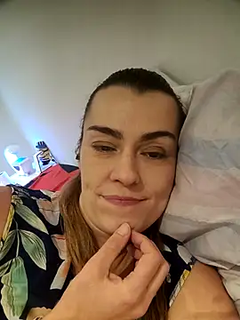 Snapshot of Carolinemiam chatting on October 2025 12:39:01 PM Carolinemiam online show from October 2025 12:39:01 PM