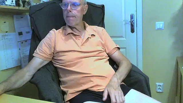 Snapshot of Klipparn chatting on June 2026 07:50:01 PM Klipparn online show from June 2026 07:50:01 PM