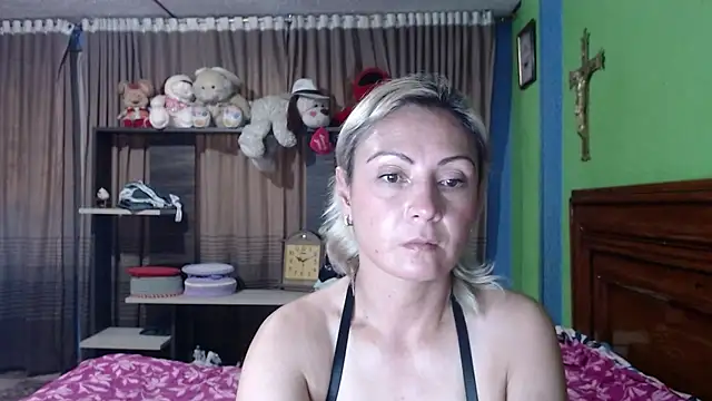 Snapshot of _Charlize_theron_ chatting on September 2025 11:15:01 PM Charlize theron online show from September 2025 11:15:01 PM