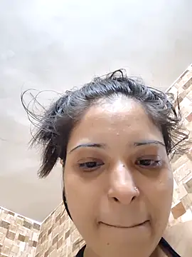 QUEEN-ADITI online show from November 2025 02:38:01 PM