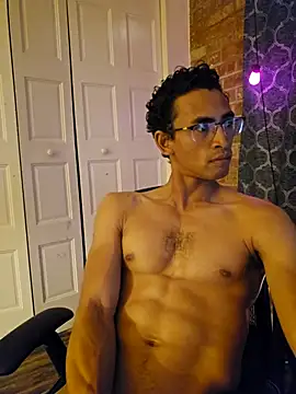 Snapshot of MuayTigerKing chatting on January 2026 03:22:02 AM MuayTigerKing online show from January 2026 03:22:02 AM