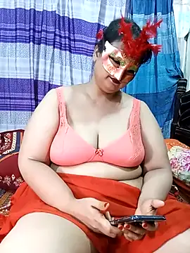 Snapshot of Tanisha-Chy chatting on June 2026 06:02:01 PM Tanisha-Chy online show from June 2026 06:02:01 PM