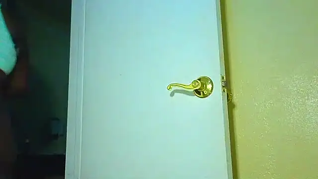 Snapshot of CinnaCakesss chatting on November 2025 08:06:01 AM CinnaCakesss online show from November 2025 08:06:01 AM