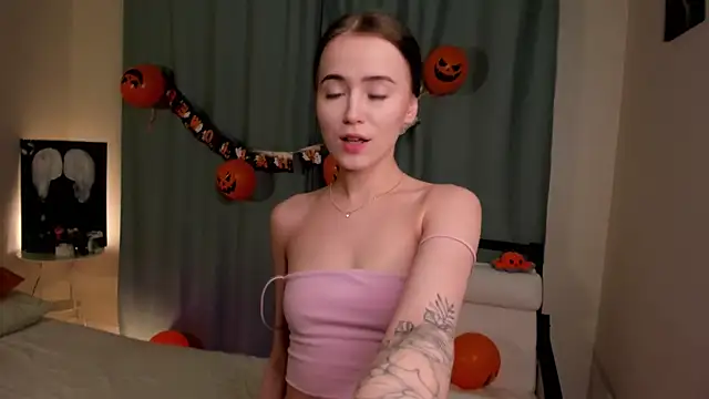 Chloeee4200 online show from November 2025 01:35:02 PM