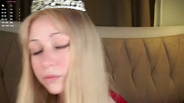 Snapshot of MarciDarugar chatting on December 2025 03:10:01 PM MarciDarugar online show from December 2025 03:10:01 PM