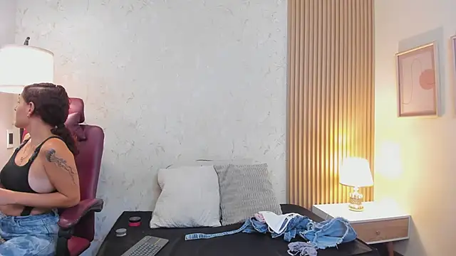 aliceandsia online show from March 2026 01:06:02 PM