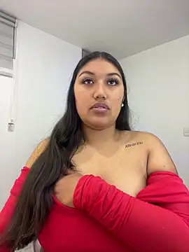 Snapshot of SharaRous chatting on May 2026 10:16:01 PM SharaRous online show from May 2026 10:16:01 PM