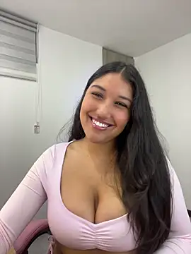 Snapshot of SharaRous chatting on May 2026 01:03:01 AM SharaRous online show from May 2026 01:03:01 AM