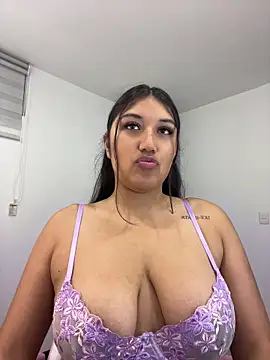 Snapshot of SharaRous chatting on May 2026 08:38:02 PM SharaRous online show from May 2026 08:38:02 PM