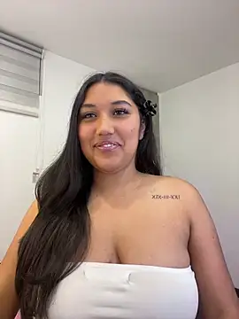 Snapshot of SharaRous chatting on May 2026 01:25:01 AM SharaRous online show from May 2026 01:25:01 AM