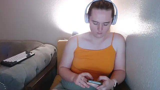 Snapshot of Elliebell chatting on November 2025 09:20:01 AM Elliebell online show from November 2025 09:20:01 AM