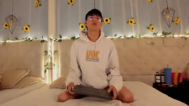 AleAurarashi online show from October 2025 03:30:01 AM