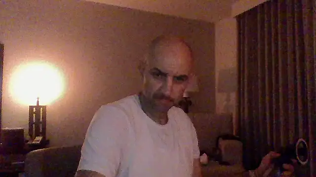 Snapshot of Hothotboyg chatting on May 2026 12:32:02 PM Hothotboyg online show from May 2026 12:32:02 PM
