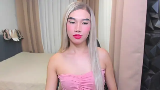 MaxCollins online show from December 2025 09:16:02 AM