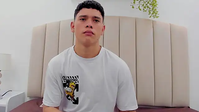 Snapshot of aron_twink66 chatting on September 2025 01:44:02 PM aron twink66 online show from September 2025 01:44:02 PM