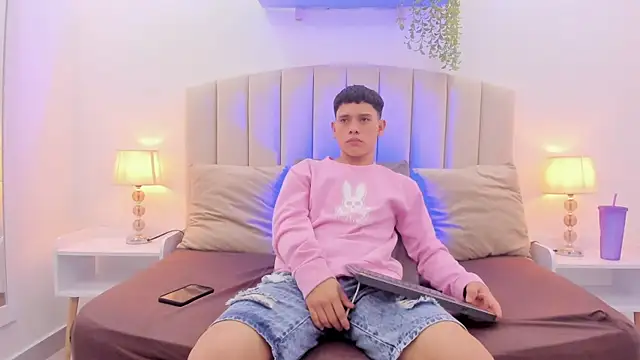 Snapshot of aron_twink66 chatting on September 2025 01:23:01 PM aron twink66 online show from September 2025 01:23:01 PM