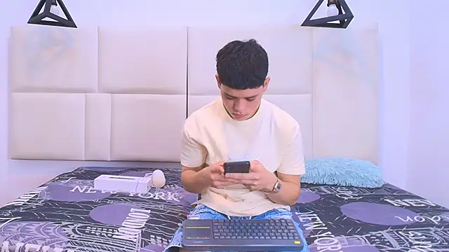 Snapshot of aron_twink66 chatting on September 2025 03:24:02 PM aron twink66 online show from September 2025 03:24:02 PM