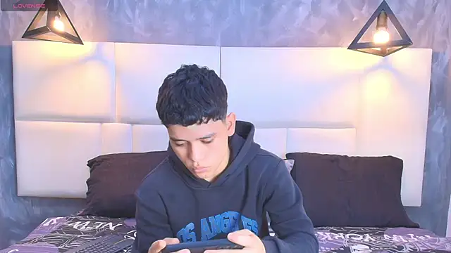 Snapshot of aron_twink66 chatting on September 2025 03:39:01 PM aron twink66 online show from September 2025 03:39:01 PM