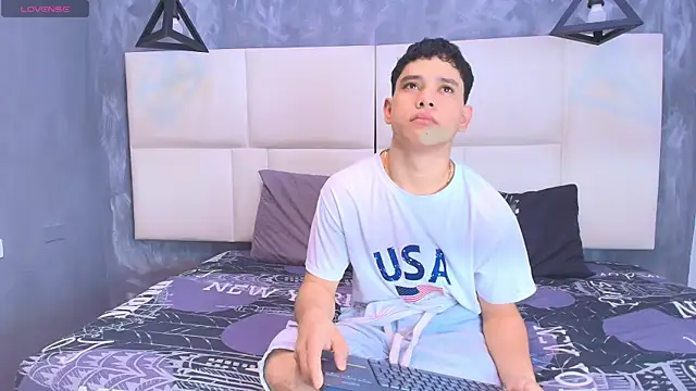 Snapshot of aron_twink66 chatting on October 2025 02:37:01 PM aron twink66 online show from October 2025 02:37:01 PM