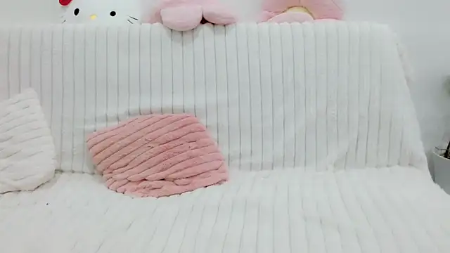 Emmahahaha17 online show from October 2025 04:36:02 PM