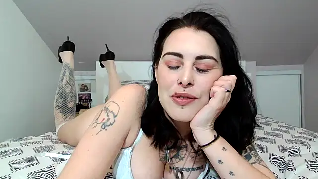 Snapshot of LadyNocturne chatting on January 2026 08:33:01 PM LadyNocturne online show from January 2026 08:33:01 PM