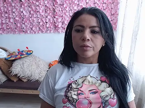 Snapshot of estrellahot01 chatting on September 2025 03:00:02 PM estrellahot01 online show from September 2025 03:00:02 PM