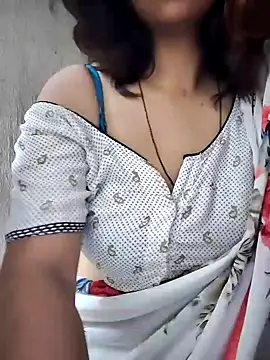 Snapshot of Love_birdss69 chatting on October 2025 02:23:02 PM Love birdss69 online show from October 2025 02:23:02 PM