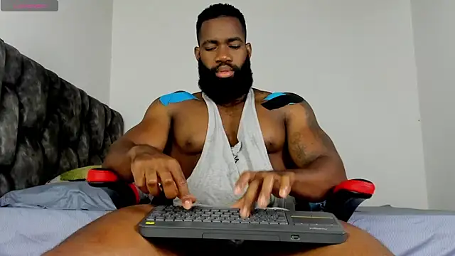 Snapshot of james_musclebbc chatting on June 2026 01:12:02 AM james musclebbc online show from June 2026 01:12:02 AM